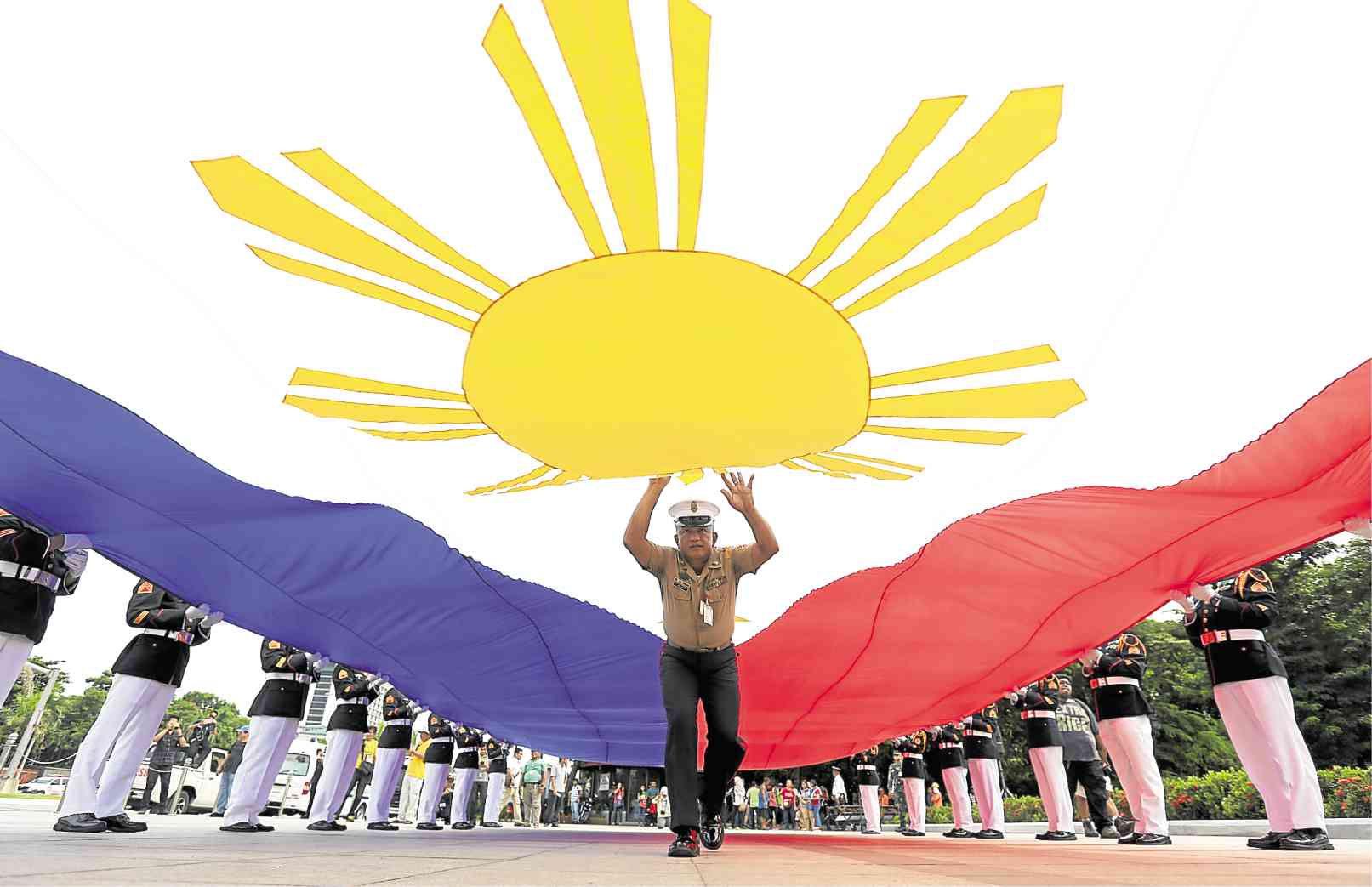 MMDA announced on Friday that the northbound and southbound lanes of Roxas Boulevard from Buendia to P. Burgos Drive in Manila will be closed to traffic on the morning of June 12, to give way to the celebration of the 127th Independence Day at Rizal Park.