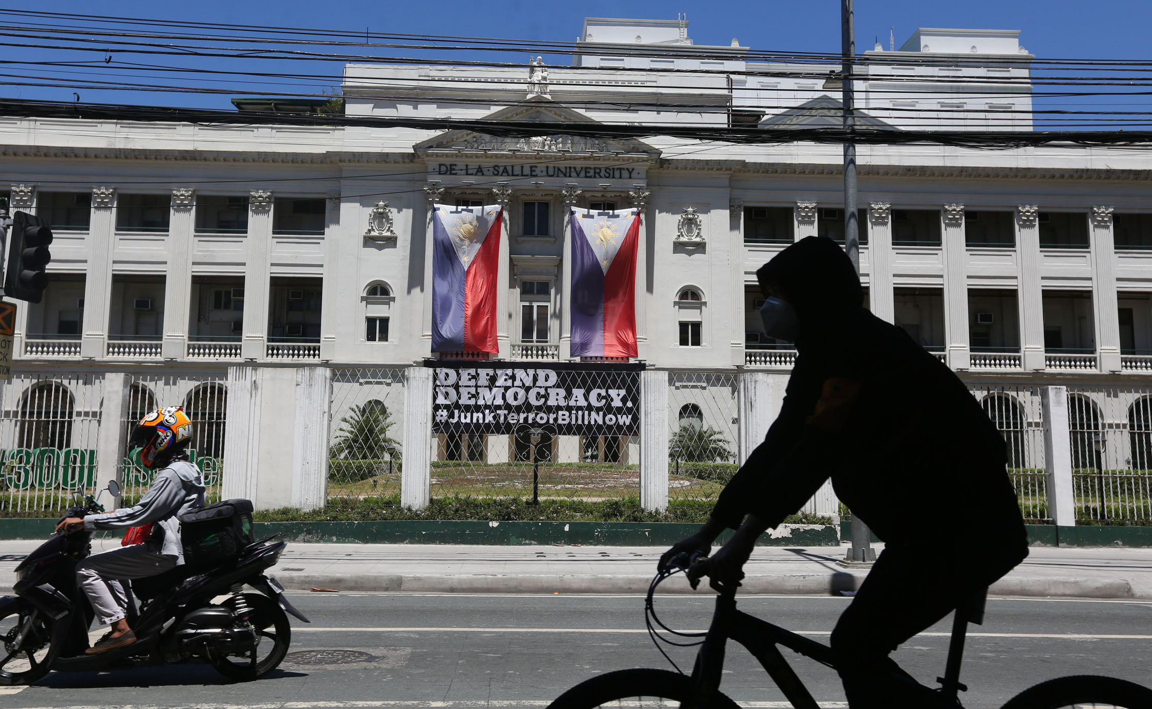 Picture of De La Salle University facade
