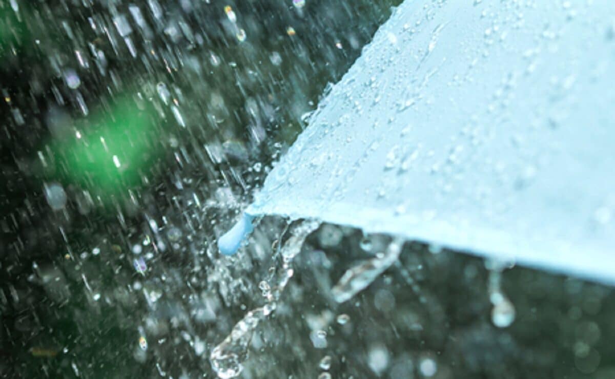 Provinces of Rizal, Pampanga, Batangas, and Laguna may experience moderate to heavy rain showers with lightning and strong winds over the next two hours