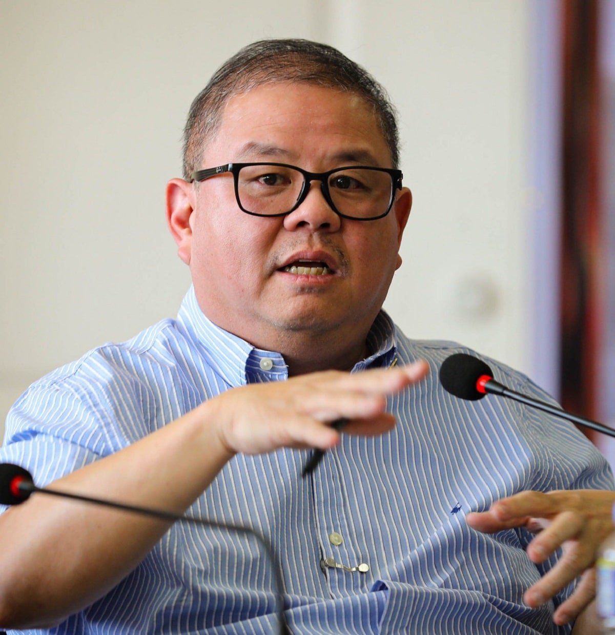 9 C. Luzon hog farms operating sans permits