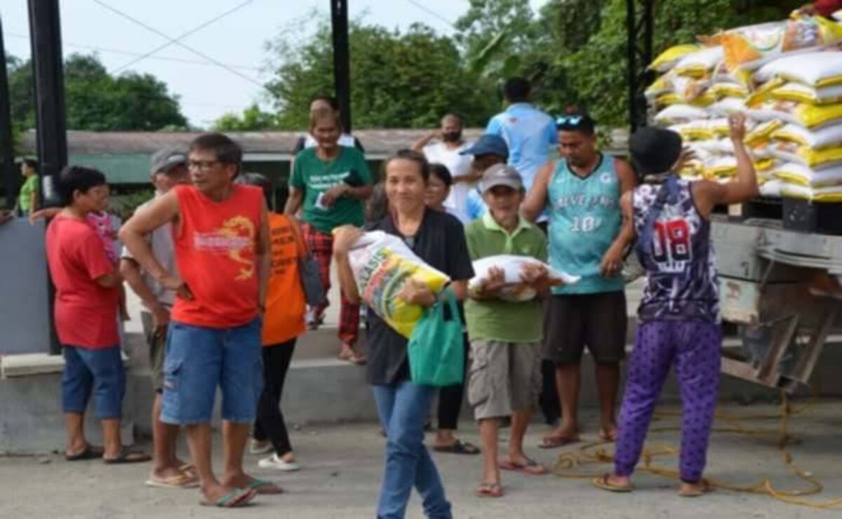 CHEAPER FOOD Residents of Barangay Caramutan in Villasis, Pangasinan, cheerfully carry 10-kilo sacks of well-milled rice provided through the local government’s subsidy program that offers locally sourced grains at P30 per kilo, lower than the commercial price of P48 per kilo. — Villasis Municipal Agriculture Office