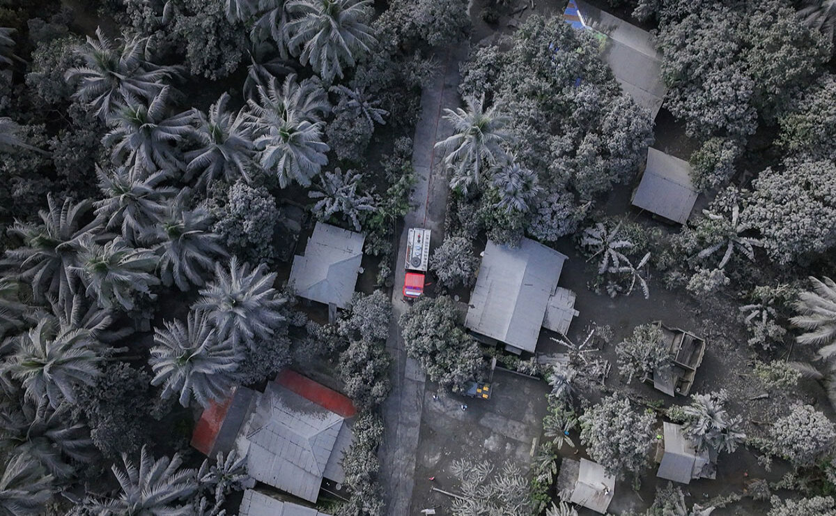 ALL GRAY Aerial footage shows heavy ashfall over the towns of Juban and Irosin in Sorsogon following Bulusan Volcano’s phreatic eruption on Monday morning. Phivolcs has raised Alert Level 1, warning of possible further eruptions, and residents have been advised to avoid the four-kilometer permanent danger zone. — Photo from the Sorsogon Provincial Information Office 