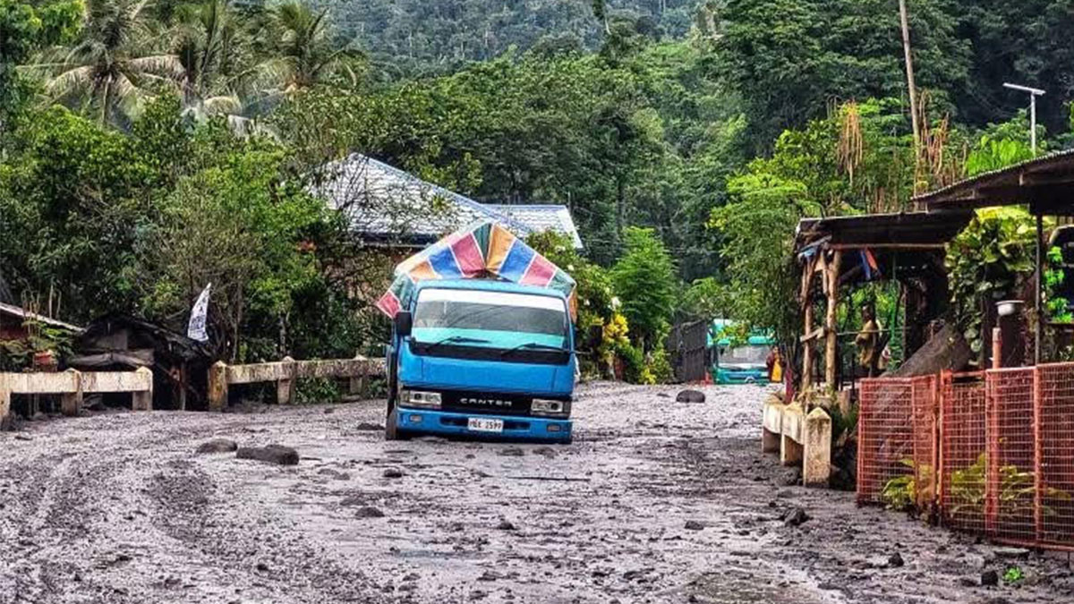 A vehicle has been stuck in lahar that affected a road in Sitio Tamburong in Barangay Biak-na-bato, La Castellana town in Negros Occidental. Heavy rains on Friday night (May 23) triggered a lahar flow after rainwater mixed with the volcanic ash from recent eruptions of Kanlaon Volcano (foreground). Photo by MJ Guardiano